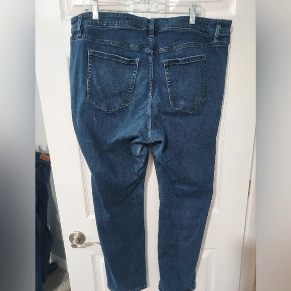 Lane Bryant Dark Wash Mid-Rise Straight Denim Jeans in Size 20 - Picture 5 of 13